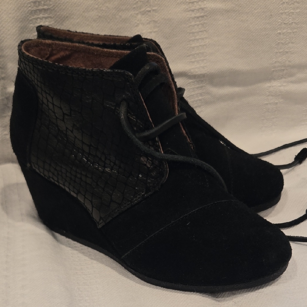 Toms Black Textured Wedge Boots
